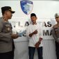 Harmadi (42), pengemudi mobil Fortuner yang vidionya viral karena melawan arus di Exit Tol Sayung Demak, saat di Kantor Satlantas Polres Demak, Jum'at (21/2/2025).