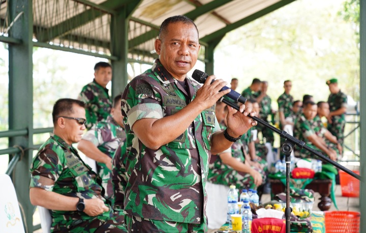 Gubernur Akmil, Mayjen TNI Arnold A.P. Ritiauw, secara resmi membuka Kejuaraan Grasstrack dan Enduro Akmil Tahun 2025 di Sirkuit Gembung,  Pancaarga, Akmil, Sabtu (22/2/2025).