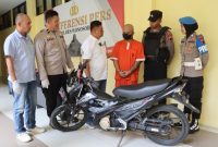 Aziz Firmansyah (24), warga Selomerto, pelaku pencurian sepeda motor, dibekuk aparat Polsek Selomerto, Polres Wonosobo.