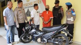 Aziz Firmansyah (24), warga Selomerto, pelaku pencurian sepeda motor, dibekuk aparat Polsek Selomerto, Polres Wonosobo.