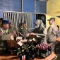 Sebanyak 221 Botol Miras Disita Saat Operasi Penertiban di Sayung Demak, Senin (24/2).