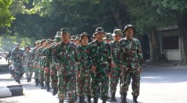 Prajurit jajaran Kodim 0718/Pati melaksanakan latihan han mars menempuh jarak 5 km, Selasa (25/2/2025).