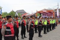 Sebanyak 150 personel yang terdiri dari TNI-Polri, Satpol-PP dan Dishub amankan Festival Megengan dan Kirab Budaya Kota Wali 2025, Jumat (28/2).
