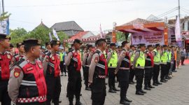 Sebanyak 150 personel yang terdiri dari TNI-Polri, Satpol-PP dan Dishub amankan Festival Megengan dan Kirab Budaya Kota Wali 2025, Jumat (28/2).