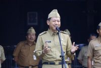 Bupati Kudus, Sam'ani Intakoris, saat memimpin apel di Halaman Pendapa Kabupaten Kudus, Senin (3/3/2025).