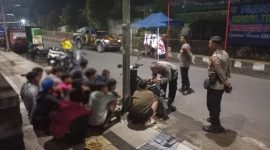 Jajaran Polsek Sapuran sedang mengamankan 15 remaja yang terlibat dalam aksi perang sarung di wilayah Kecamatan Sapuran, Kabupaten Wonosobo, Selasa (4/3/2025).