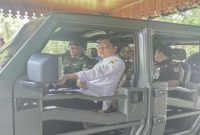Bupati Magelang, Grengseng Pamuji menjajal mobil Maung keliling Candi Borobudur, Rabu (5/3/2025).