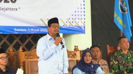 Bupati Rembang, H. Harno, saat memberikan sambutan dalam acara penyerahan uang ganti untung secara simbolis milik warga yang digunakan untuk pembangunan Embung Kaliombo di Kecamatan Sulang, Kamis (6/3).