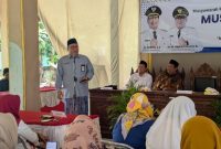 Kepala Desa Lambangan Wetan, Aris Winarno saat berbicara di Musrenbangcam di Pendopo Kecamatan Bulu, Kamis (6/3).