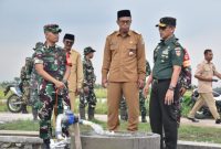 Irdam IV/Diponegoro, Brigjen TNI Bayu Tirtiyanto tinjau TMMD Reguler Ke-123 Kodim 0716/Demak di Desa Bandungrejo, Kecamatan Karanganyar, Kabupaten Demak, Selasa (11/3/2025).