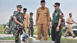 Irdam IV/Diponegoro, Brigjen TNI Bayu Tirtiyanto tinjau TMMD Reguler Ke-123 Kodim 0716/Demak di Desa Bandungrejo, Kecamatan Karanganyar, Kabupaten Demak, Selasa (11/3/2025).