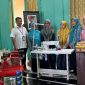 Ketua TP PKK Kabupaten Rembang, Hj. Musringah Harno, menyerahkan bantuan sosial kepada 82 Penyandang Disabilitas, di Gedung Hijau, Kompleks Rumah Dinas Wakil Bupati Rembang, Rabu (12/3).
