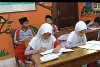 Qorry Aina Ashilla dan Aqila Nur Fadlila, berhasil meraih juara 1 dan 2 dalam ajang Olimpiade Orbit Ainun Habibie 2025.