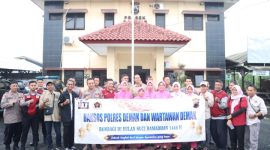 Polisi dan Pers Gelar Bakti Religi di Mushola Al Itqon, Desa Sayung, Kecamatan Sayung, Kabupaten Demak, Jum'at (14/3/2025).