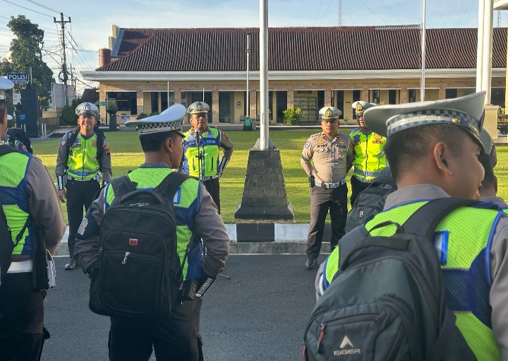 Satuan Lalu Lintas (Satlantas) Polres Wonosobo menggelar apel pemeriksaan kelengkapan perorangan dan kendaraan dinas di halaman Polres Wonosobo, Jumat (14/3).