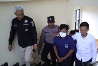 MAP (27) penganiaya teman pacarnya, jelang gelar perkara di Polres Demak, Senin (17/3/2025).