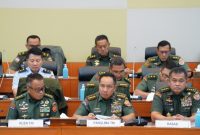 Panglima TNI Jenderal Agus Subiyanto memberikan keterangan saat rapat dengar pendapat bersama Komisi I DPR RI. 