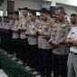 Wakapolres Demak, Kompol Satya Adi Nugraha, pimpin salat Ghaib untuk Tiga Polisi yang Gugur Dalam Tugas di Lampung.