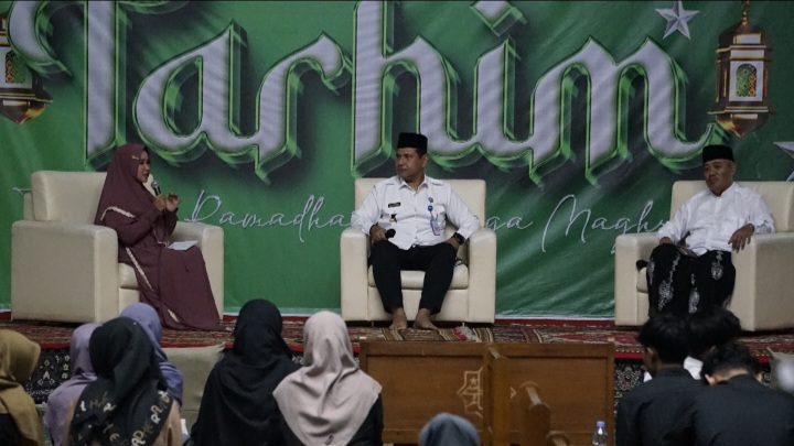 Kepala BNNP Jateng, Brigjen Pol Dr. H. Agus Rohmat (tengah) dan Ketua Ganas Annar MUI Jawa Tengah, Dr. KH. Multazam Ahmad, MA bertindak selaku narasumber Talkshow Ramadan Hingga Maghrib (Tarhim) di MAJT, Rabu (19/3/2025).