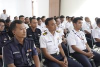 Para karyawan PT KAI DAOP IV mengikuti sosialisasi bahaya penyalahgunaan narkoba dari BNNP Jateng, di Aula Depo Lokomotif Semarang Poncol, Kamis (20/3).