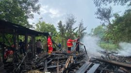 Rumah milik Senadi (39) di Desa Bogosari, Dukuh Karangturi, RT 05 RW 02, Kecamatan Guntur, Kabupaten Demak, terbakar pada Rabu (19/3).