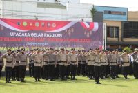 Sebanyak 350 personel Polres Wonosobo bersama dengan personel Kodim, Dishub, Satpol PP Wonosobo dan berbagai stakeholder terkait mengikuti upacara gelar pasukan dalam rangka Operasi Kepolisian Terpusat Ketupat Candi 2025 di halaman Mapolres Wonosobo, Jumat (21/3).