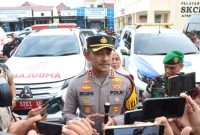 Kapolres Demak, AKBP Ari Cahya Nugraha, saat diwawancarai awak media usai Apel Pasukan Operasi Ketupat Candi 2025, di Lapangan Wichaksana Laghawa Polres Demak, Jum'at (21/3).