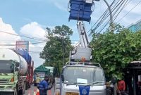 Petus sedang memasang CCTV di beberapa tempat di Kabupapen Rembang.