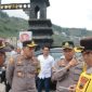 Kapolres Wonosobo, AKBP M.Kasim Akbar Bantilan melakukan pengecekan jalur wisata menuju kawasan Dieng, Rabu (26/3).