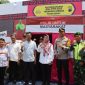 Bupati Demak Eisti'anah (tengah) dan Kapolres, AKBP Ari Cahya Nugraha, meninjau pos pengamanan lebaran, Minggu (30/3/2025).