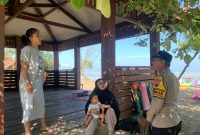 Anggota Satbinmas Polres Demak melaksanakan patroli di obyek wisata Istana Tambak Bulusan, Desa Tambak Bulusan, Kecamatan Karangtengah, Kabupaten Demak, Rabu (2/4/2025).