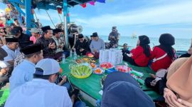 Suasana sakral dan meriah mewarnai pelaksanaan tradisi Syawalan di wilayah pesisir Kecamatan Bonang, Kabupaten Demak, Senin (7/4/2025).