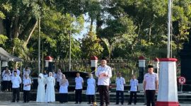 Bupati Wonosobo, Afif Nurhidayat, saat memimpin apel bersama dan halal bihalal seluruh Organisasi Perangkat Daerah (OPD), BUMN, BUMD, serta masyarakat, di Alun-alun Wonosobo, Rabu, (9/4/2025).