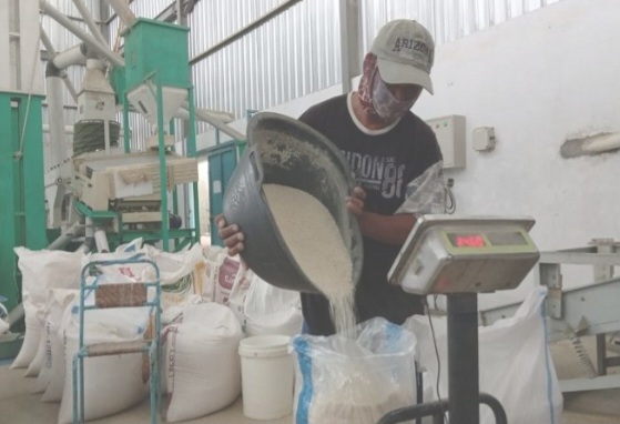 Rice milling unit yang dikelola Koperasi Produsen Gatos Bumi Jawi, menerapkan teknologi pengeringan gabah vertical dryer.