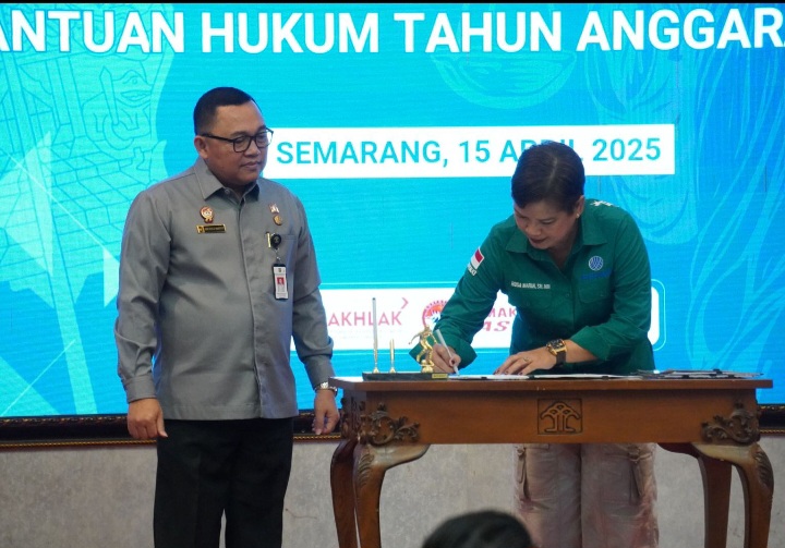 Penandatanganan Perjanjian Pelaksanaan Bantuan Hukum dan Perjanjian Kinerja Tahun Anggaran 2025, berlangsung di Aula Kresna Basudewa, Kanwil Kemenkum Jateng, Selasa (15/4).