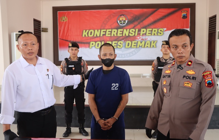 Wakapolres Demak, Kompol Satya Adi Nugroho (kanan), saat gelar perkara di Mapolres Demak, Rabu (16/4/2025).