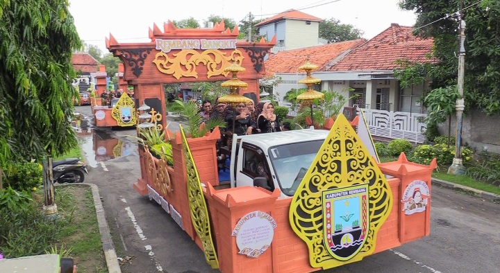 Kirab Pataka dalam rangka memperingati Hari Kartini ke-146, Minggu (20/4/2025) sore.