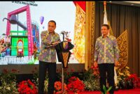 Wali Kota Pekalongan, HA Afzan Arslan Djunaid atau yang akrab disapa Mas Aaf (kiri), resmi terpilih sebagai Ketua Komisariat Wilayah (Komwil) III Asosiasi Pemerintah Kota Seluruh Indonesia (APEKSI) periode 2025–2029.