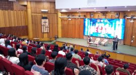 kepala BNNP Jateng, Agus Rohmat, memberikan kuliah umumnya di hadapan sekitar 200 mahasiswa di Auditorium FTI UKSW, dalam acara Seminar Kebangsaan dan Bela Negara, Sabtu (26/4/2025).
