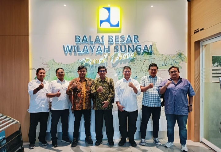 Tim DPUTARU Rembang, saat kunjungan ke kantor BBWS Pemali Juana di Semarang, Jumat (25/4/2025).