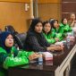 Para anggota Komunitas Tunarungu Ojek Online Semarang (KOTUROS) antusias mengikuti edukasi mengenai keselamatan dan pertolongan, Rabu (30/4).