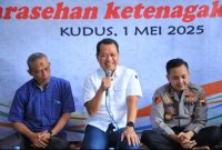 Bupati Kudus, Sam’ani Intakoris, dalam acara Halalbihalal Sarasehan Ketenagakerjaan di Kantor DPC KSPSI Kabupaten Kudus, Kamis (1/5/2025).