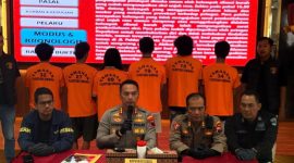 Kapolrestabes Semarang, Kombes Pol M.Syahduddi (tengah) saat jumpa pers dalam aksi unjuk rasa Mayday rusuh, Sabtu (3/5/2025).