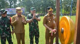 Gubernur Ahmad Luthfi, membuka secara resmin Program TMMD Reguler ke-124 dan TMMD Sengkuyung Tahap II tahun 2025, yang dipusatkan di Lapangan Sitrombo, Kelurahan Pakintelan, Kecamatan Gunungpati, Kota Semarang pada Selasa (6/5/2025).