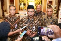 Wakil Gubernur Jawa Tengah, Taj Yasin diwawancarai awak media saat menghadiri Rapat Pimpinan Satgas PASTI Provinsi Jawa Tengah Tahun 2025 di Kantor OJK Jateng,  Kamis(15/5/2025).