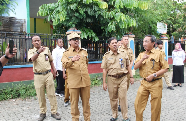 Kepala Dindagkop UKM Kabupaten Rembang, M. Mahfudz saat meninjau pasar Kuliner Pamotan, Senin (20/5/2025).