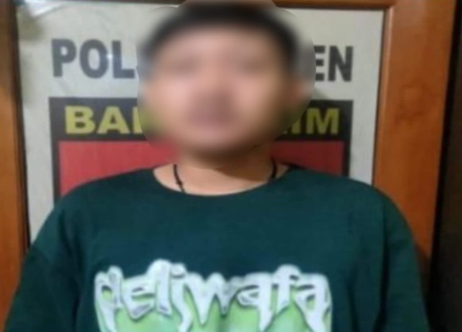 MR (22) warga Kabupaten Kudus nekat membacok orang tua pacarnya,  lantaran pacarnya di jodohkan dengan pria lain.