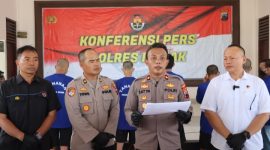 Waka Polres Demak, Kompol Satya Adi Nugraha (yengah) saat gelar perkara di Mapolres Demak, Rabu (28/5/2025) siang.