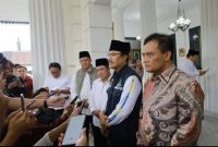 Menteri Sosial RI, Saifullah Yusuf (Gus Ipul), saat diwawancarai para awak media usai berdialog langsung dengan para pilar sosial Kabupaten Wonosobo, di Pendopo Selatan, Minggu (1/6/2025),