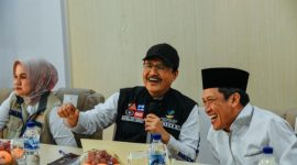 Bupati Wonosobo, Afif Nurhidayat kanan) saat mendampingi Menteri Sosial Republik Indonesia, Saifullah Yusuf (Gus Ipul), di gedung Balai Latihan Kerja (BLK), sebagai lokasi sementara Sekolah Rakyat Kabupaten Wonosobo, Minggu (1/6/2025)..